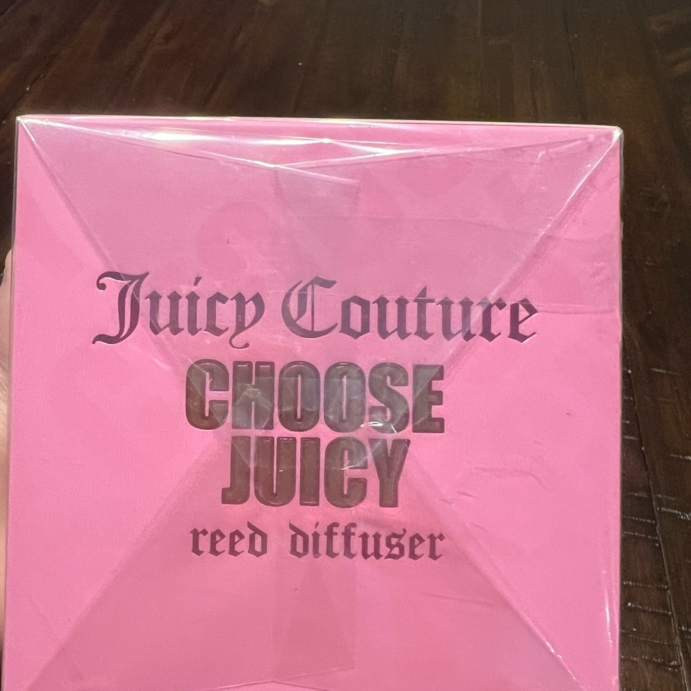 Juicy Couture Reed Diffuser Red Roses, Juicy Peach & Magnolia Scent - Picture 2 of 4